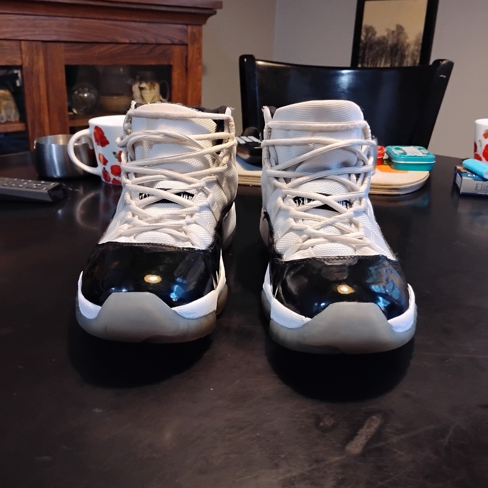 Jordan Retro High Tops - Picture 3 of 12